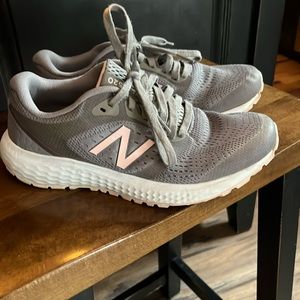 Ladies size 7 1/2 new balance 520 pink, white and gray sneaker - great condition